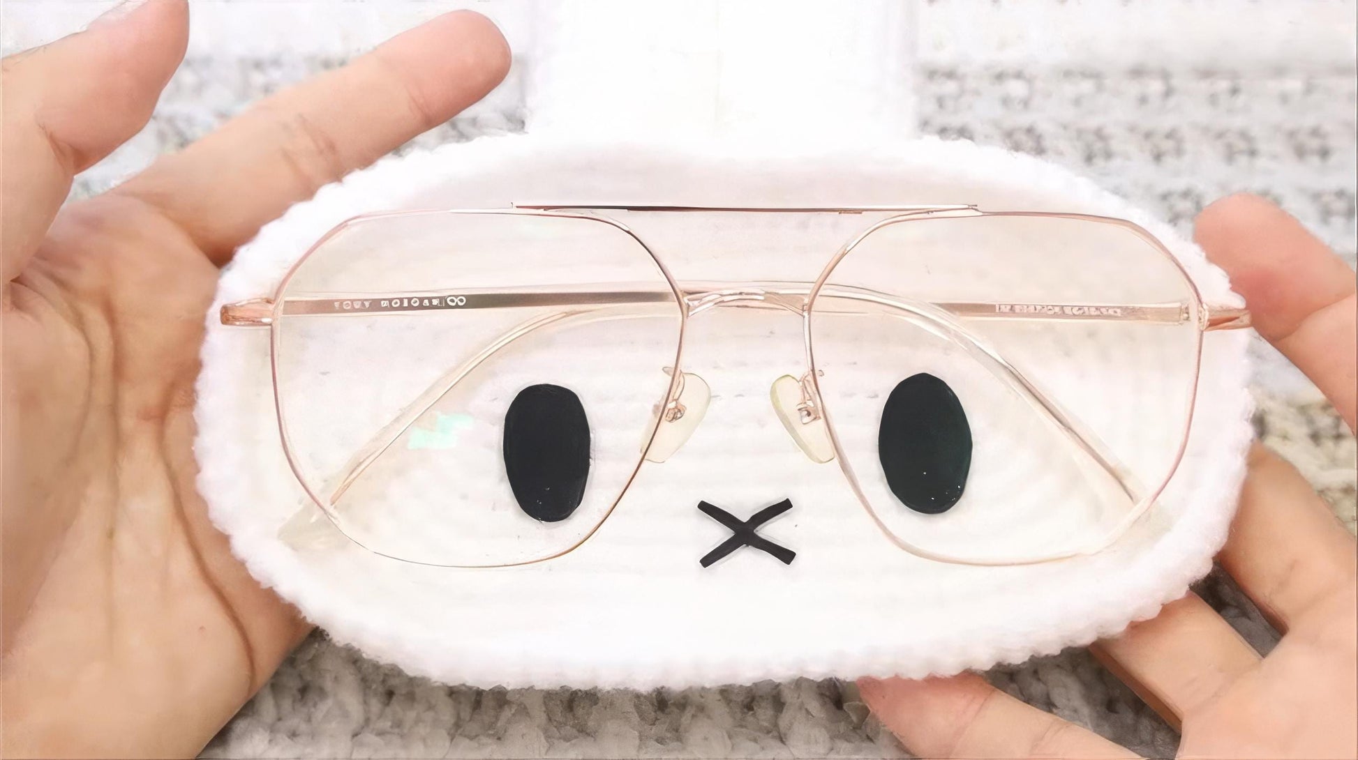 Crochet Miffy Glasses Holder: Acrylic Eyeglass Tray