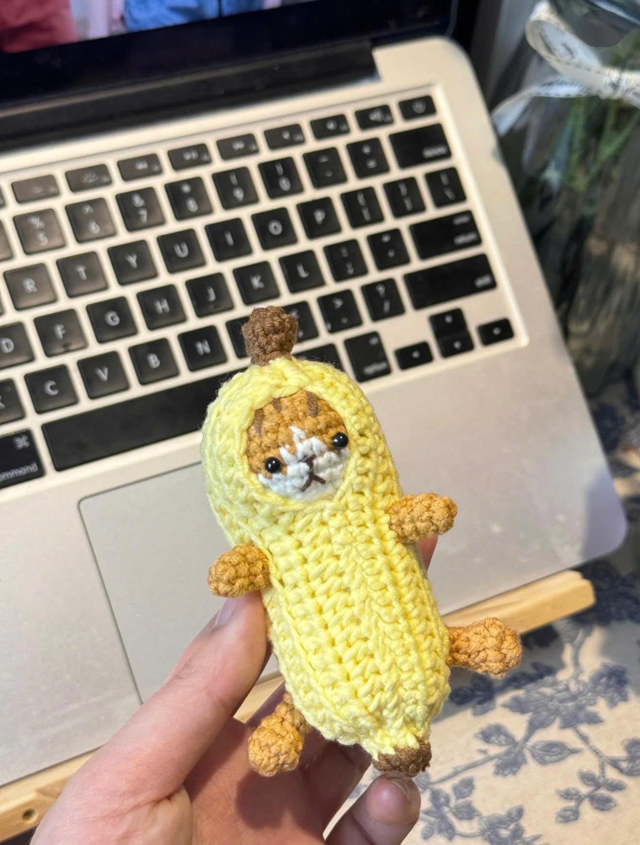 Crochet Banana Cat Keychain: Funny Meme Plushie Toy