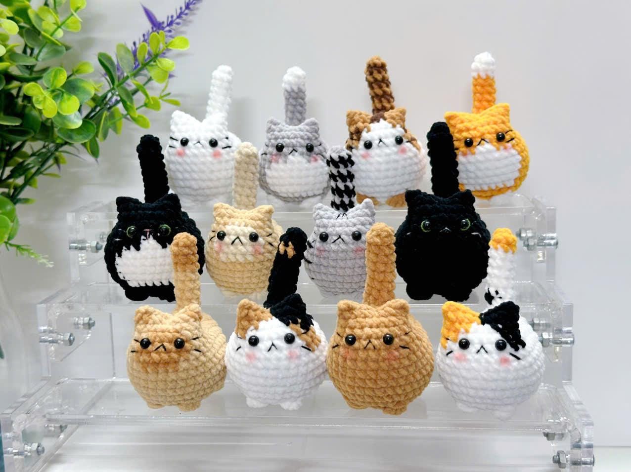 Crochet mini cat keychain, Cute Gift for Cat Lovers, Crochet Cat Stuffed Animal ,soft chubby kitty, Car Keyring, Bag Decoration, Amigurumi