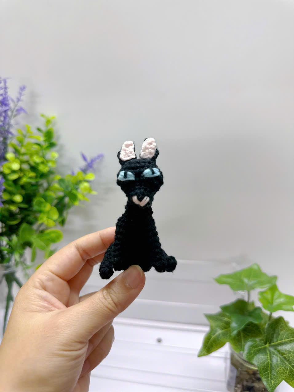 Handmade Crochet Doll Set – Yellow Raincoat Girl & Black Cat – Cute Amigurumi Couple – Gothic Fantasy Crochet Toy – Handmade Doll Gift
